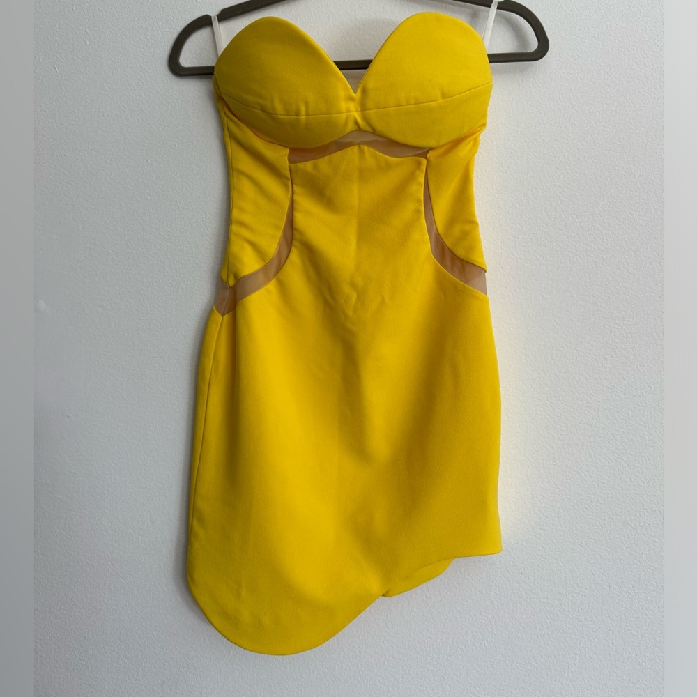 Three floor Aspen yellow mini dress. Size 00